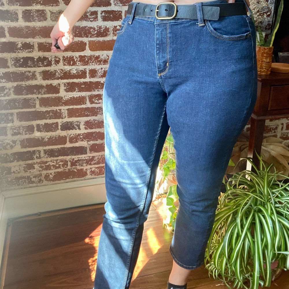 G.H. Bass Co. mid-rise, dark wash straight leg jeans - Picture 9 of 9